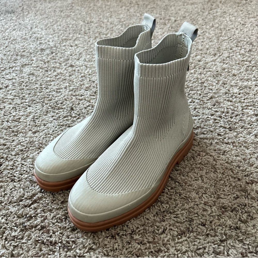 Everlane The Utility Boot Reknit Stretch Ankle in Stone Size 9.5